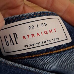 Mens GAP straight jeans 28W 28L excellent condition.